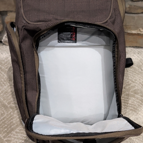 LOGIO Quilted Brown Backpack - Picture 4 of 7